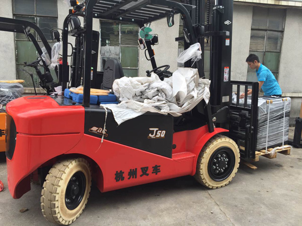 杭州叉車丨電動(dòng)叉車取代內(nèi)燃叉車，遲早的事！