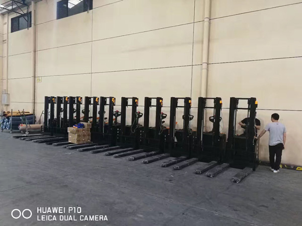 杭州叉車丨倉儲車作業(yè)困難之如何排除電動堆高車的故障？