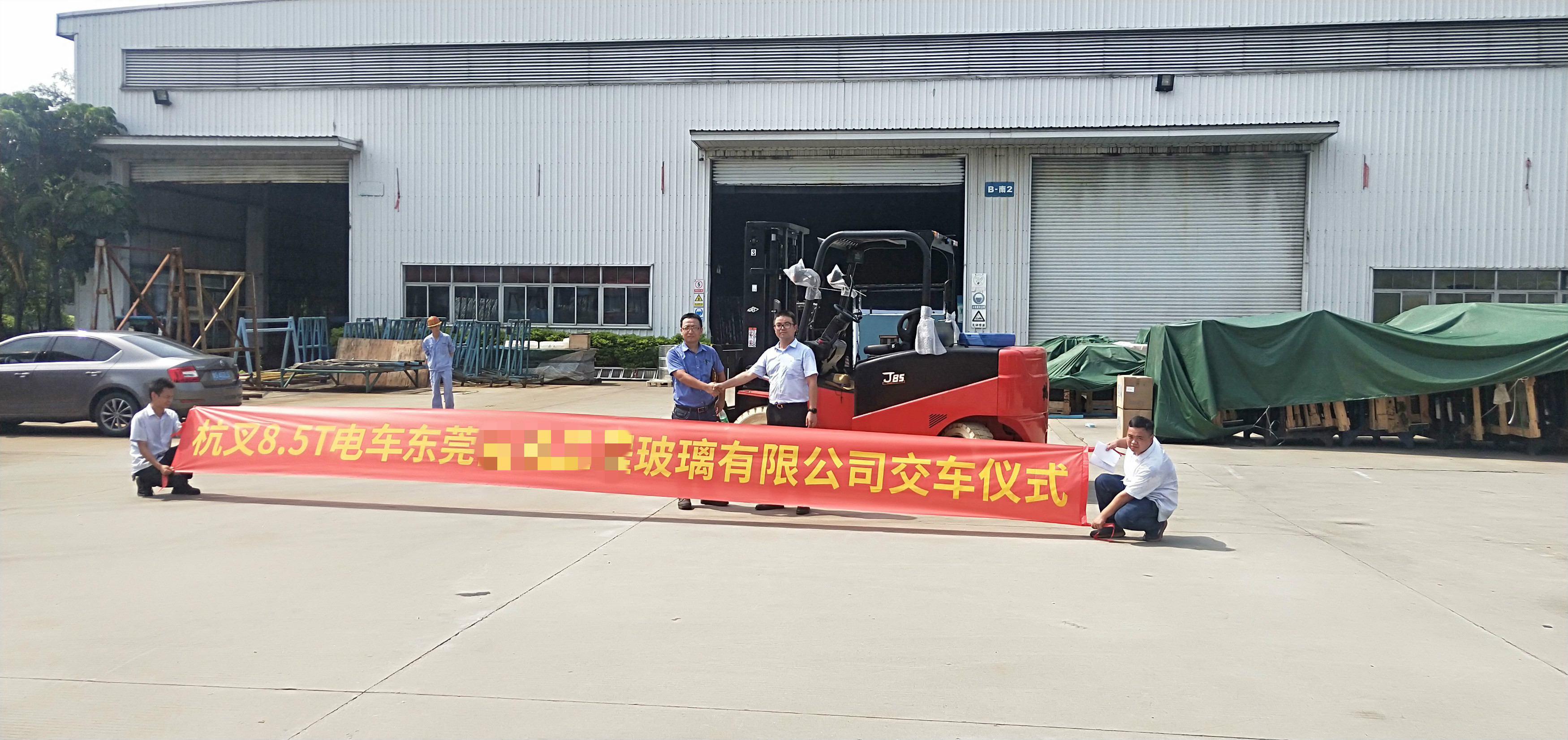 叉車搬運玻璃？要輕拿輕放！