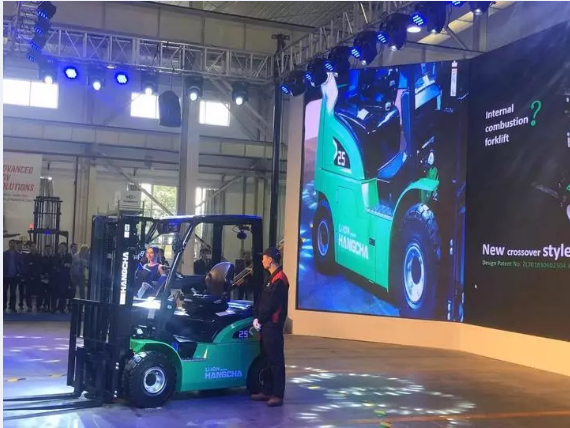 【喜訊】杭叉家族新成員來了！新能源叉車助力新制造業(yè)